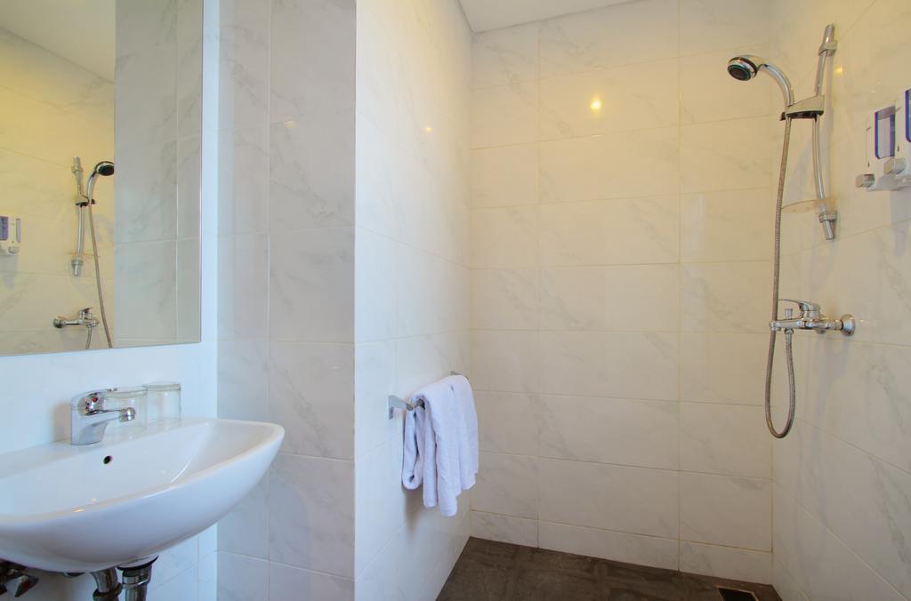 Vansari Hotel Семиняк Екстериор снимка